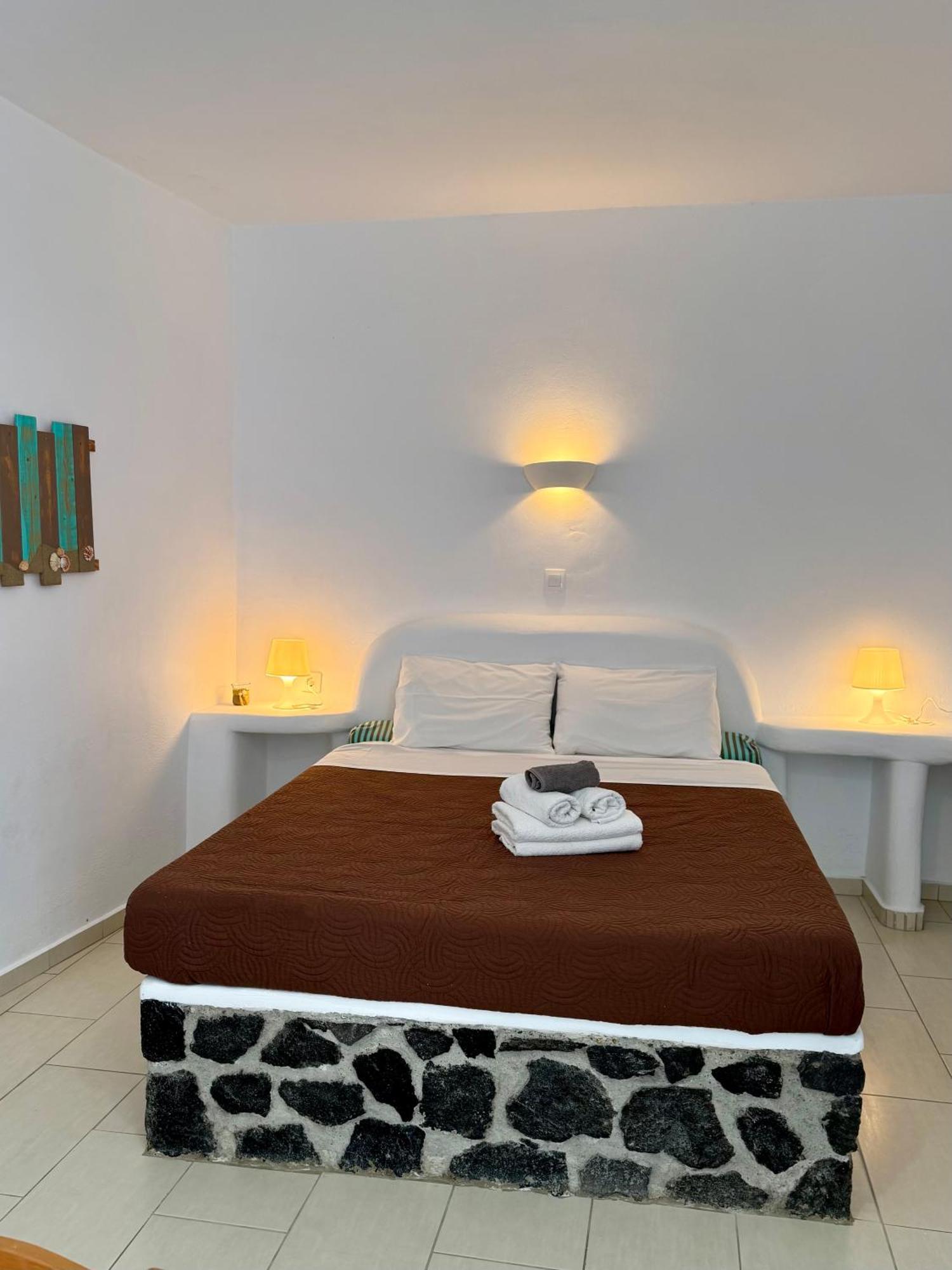 Manias Fira Residences Bagian luar foto