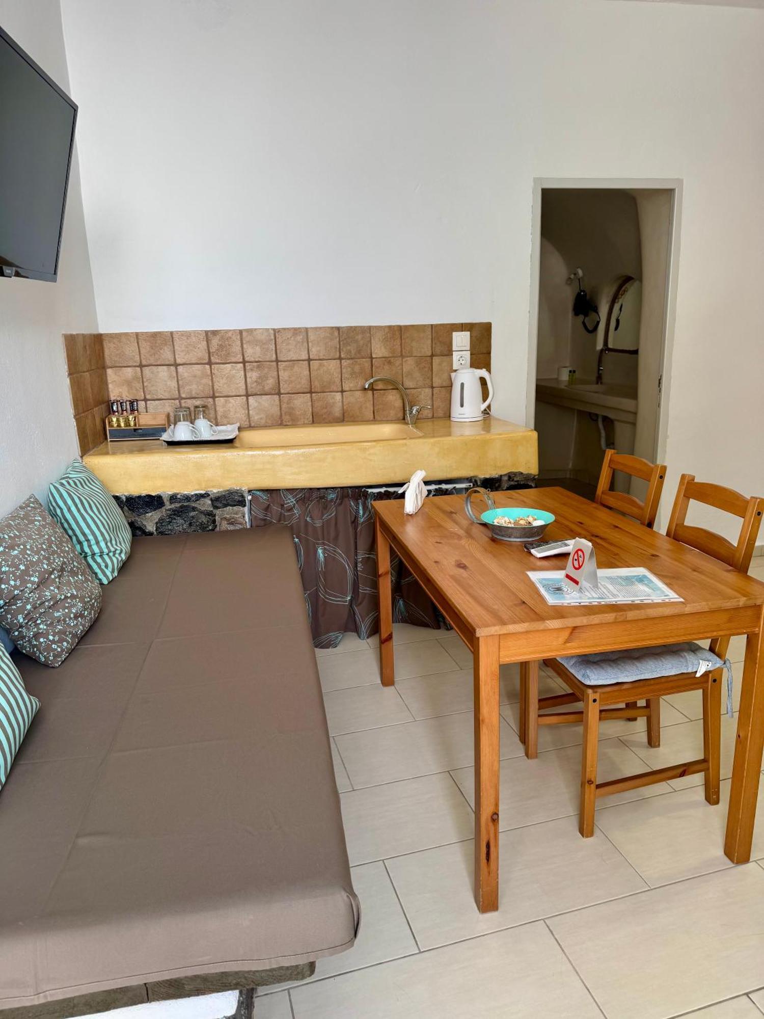 Manias Fira Residences Bagian luar foto