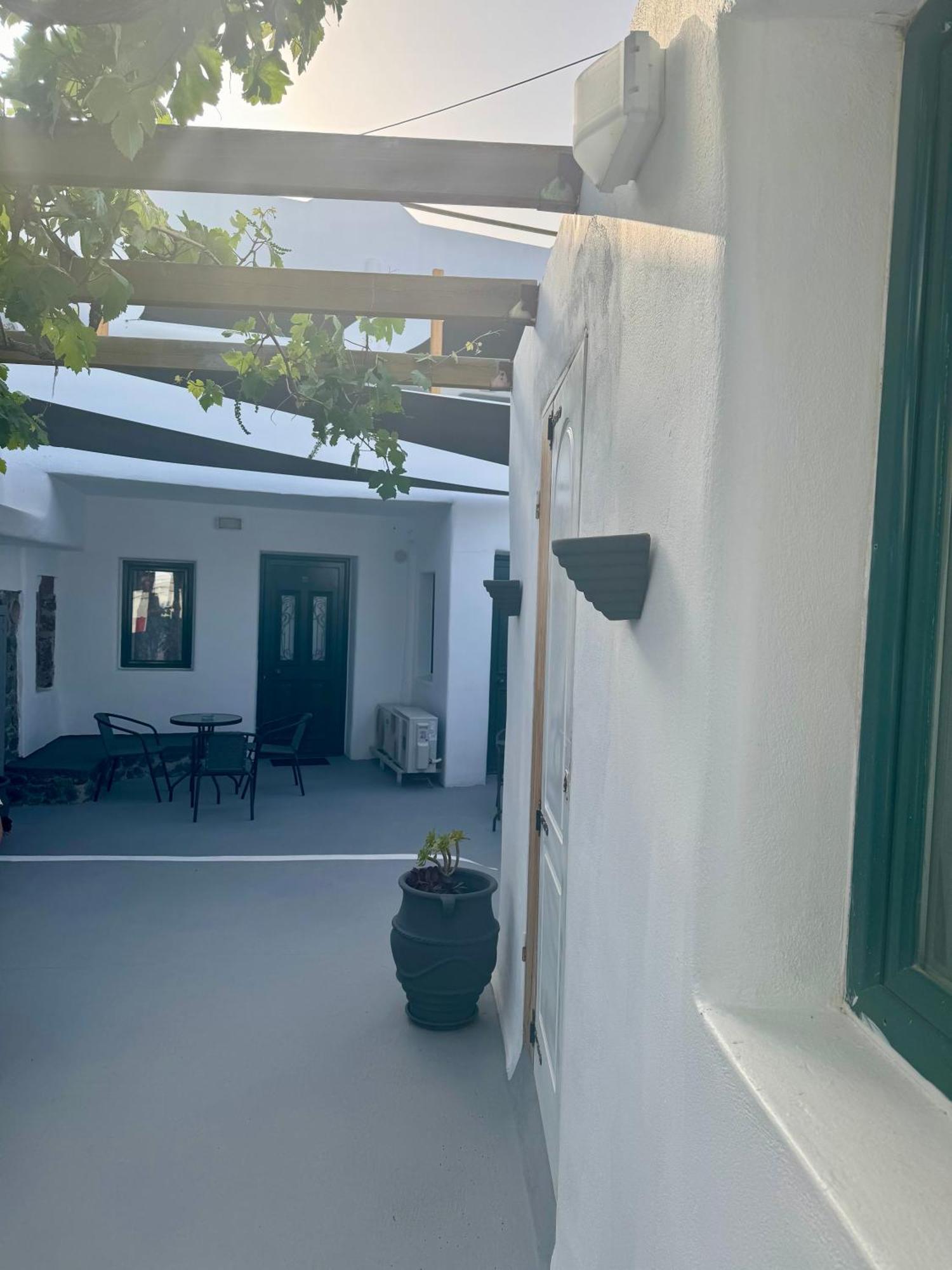 Manias Fira Residences Bagian luar foto