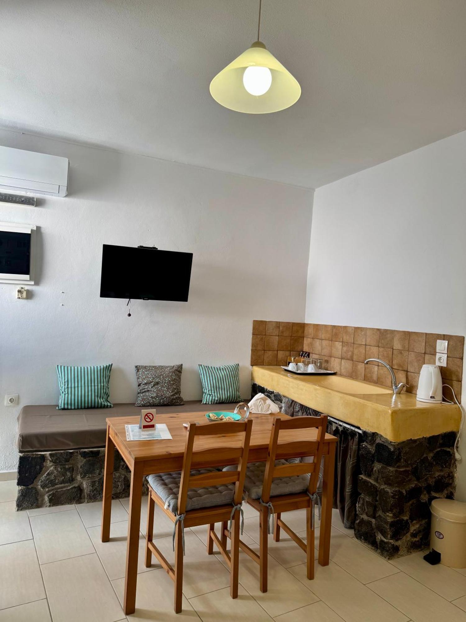 Manias Fira Residences Bagian luar foto