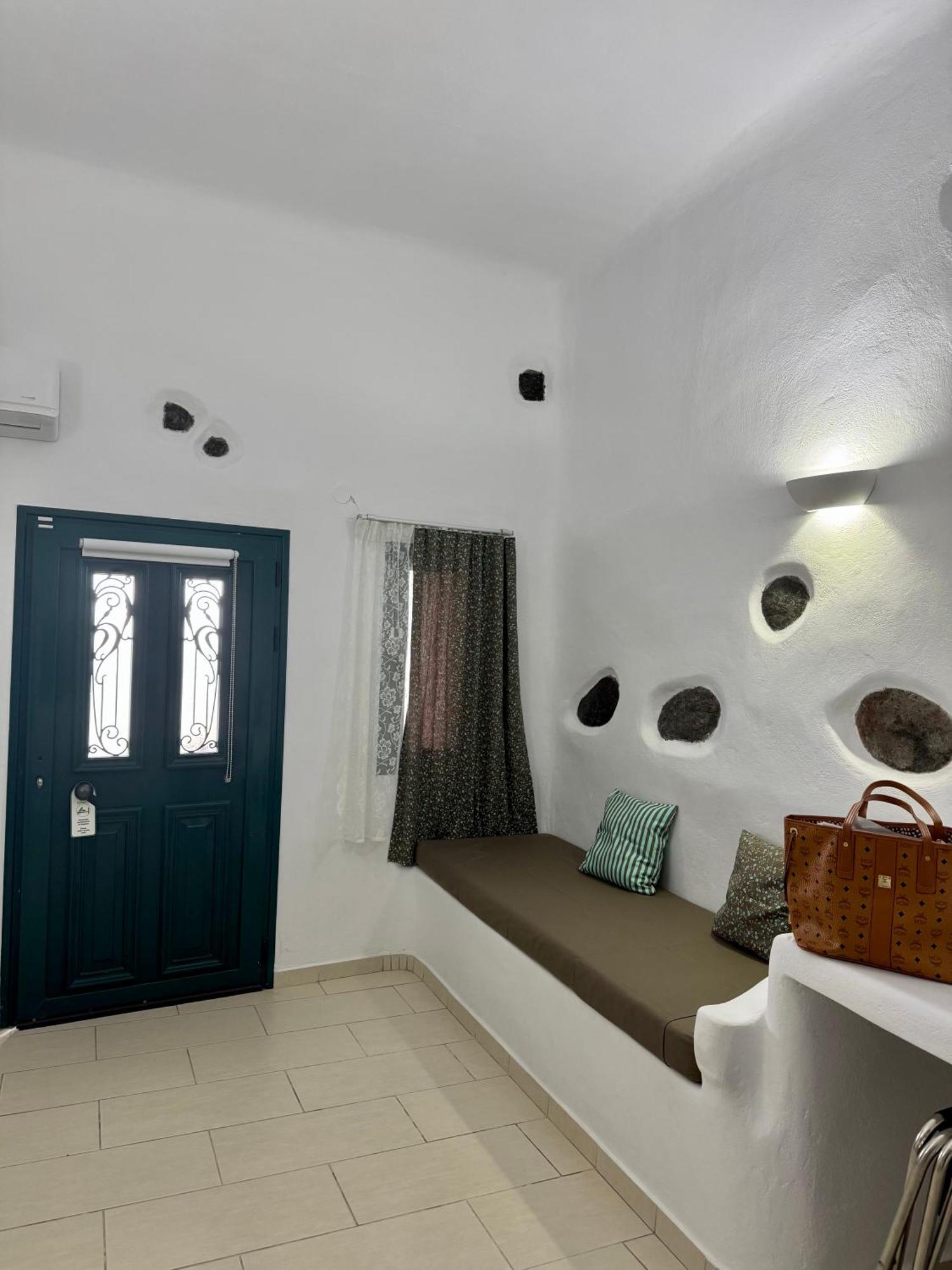 Manias Fira Residences Bagian luar foto