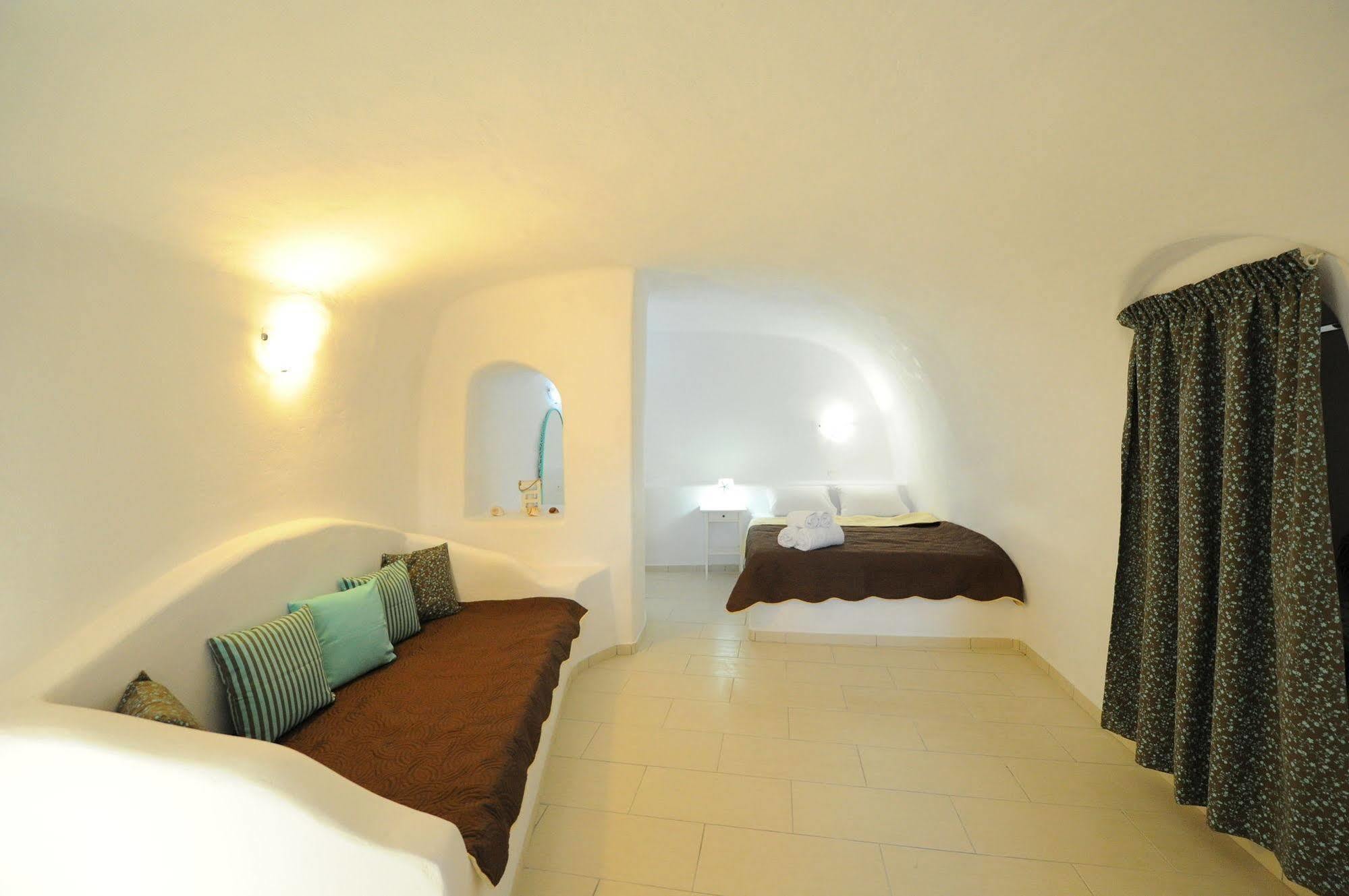 Manias Fira Residences Bagian luar foto
